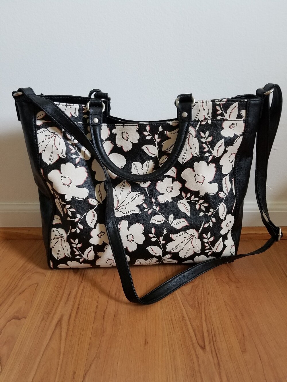Relic Floral Tote Handbag in Black and White - Women Bags